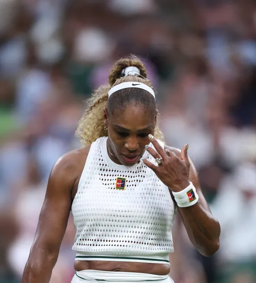 Învinsă la revenirea la Wimbledon    Serena Williams,  out în primul tur  » Fosta lideră mondială a pierdut în fața unei jucătoare de 20 de ani