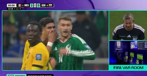 Piero Hincapie, eliminat în Mexic - Ecuador 2-0, după ce și-a acoperit gura Foto captură VIDEO Antena PLAY (4).jpeg
