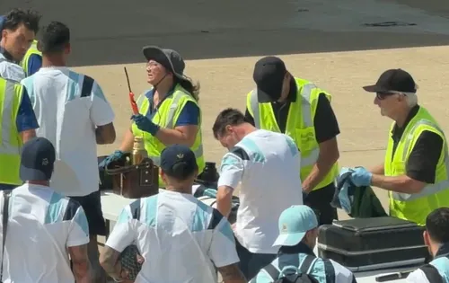 Nici Messi nu a scăpat de controlul la sânge pe aeroporturile americane la Mondial. Râdea pentru că vameșii i-au confiscat lui Romero o brichetă de aprins grătarul
