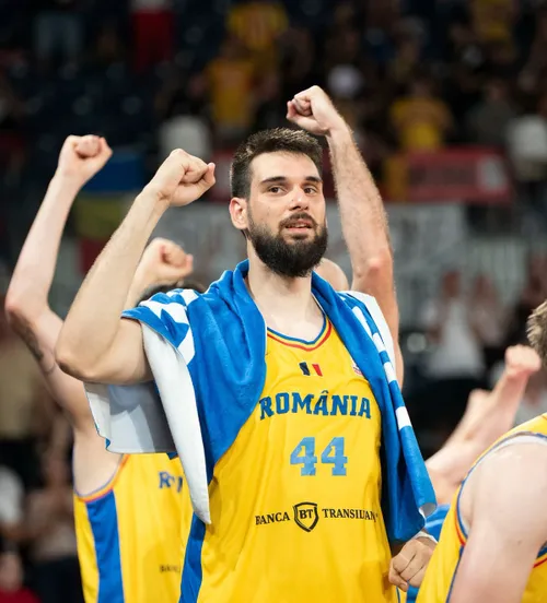 România, victorie imensă     FOTO.  „Tricolorii”   au învins Grecia   în preliminariile Mondialului de baschet