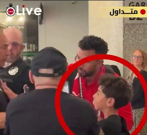 Altercație între membrii delegației Egiptului și poliția din Dallas în hotelul naționalei lui Salah. Fotografii: capturi TV
