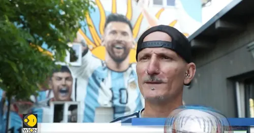 Povestea virală a superfanului dintr-un sat ceh, care și-a transformat casa în altar pentru Argentina