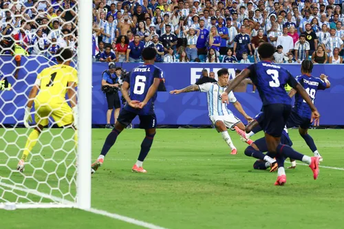 argentina - capul verde - gol lisandro martinez 1.jpg
