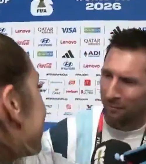 Messi, gest neașteptat    FOTO:  S-a oprit la zona mixtă, iar ce i-a spus unei jurnaliste ascunde o ironie fină:   „Dacă mă uit la tine...”.   Reacția reporterei