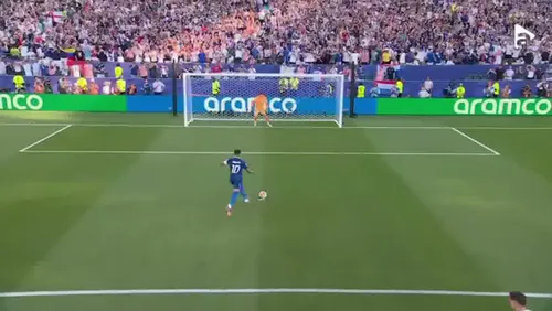 Penalty-ul obținut de Desire Doue și transformat de Kylian Mbappe în meciul cu Paraguay. Foto: captură YouTube / @AntenaPLAYRo
