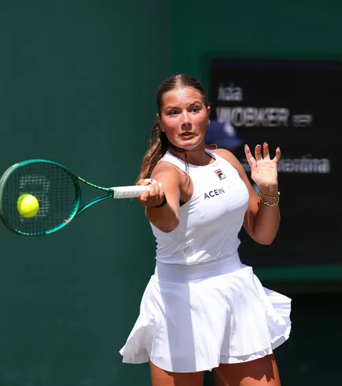 Reacție nervoasă la Wimbledon    VIDEO.  Jucătoare de 15 ani,   descalificată  după ce și-a pierdut cumpătul în meciul cu o româncă