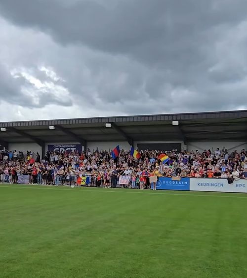 Imagini de senzație    VIDEO  Număr impresionant de fani FCSB la amicalul din Belgia: jucătorul căruia   i-au strigat numele neîncetat