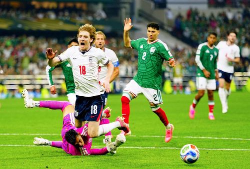 Penaltyul obținut de Gordon la Anglia - Mexic 3-2