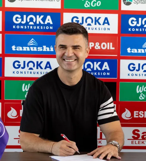 Florin Bratu, prezentat oficial  A preluat echipa cu   17 titluri  în palmares