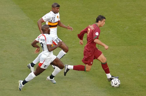 Debutul lui Cristiano la Mondial, 1-0 cu Angola în 2006. Fotografii: Imago