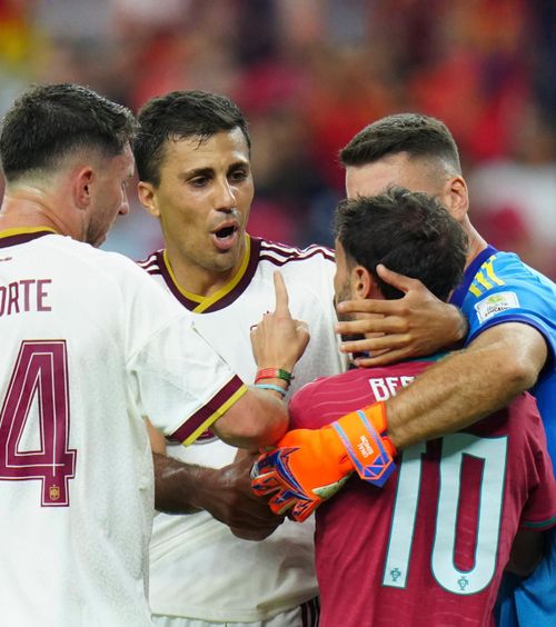 Scandal la Portugalia - Spania    FOTO.  Bernardo Silva   a sărit la gâtul  lui Rodri. Gestul care l-a înfuriat + Reacția spaniolului