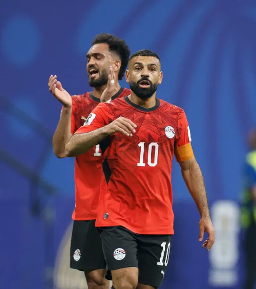  „Au vrut să rămână Messi”   Egiptenii au explodat după eliminarea dramatică în fața Argentinei:    „Turneul e trucat!”.  Semnul făcut de antrenor