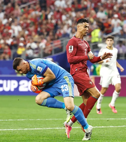Unai Simon, în istoria Mondialului  Portarul Spaniei a zdrobit borna stabilită de   Walter Zenga  » Record ireal după meciul cu Portugalia