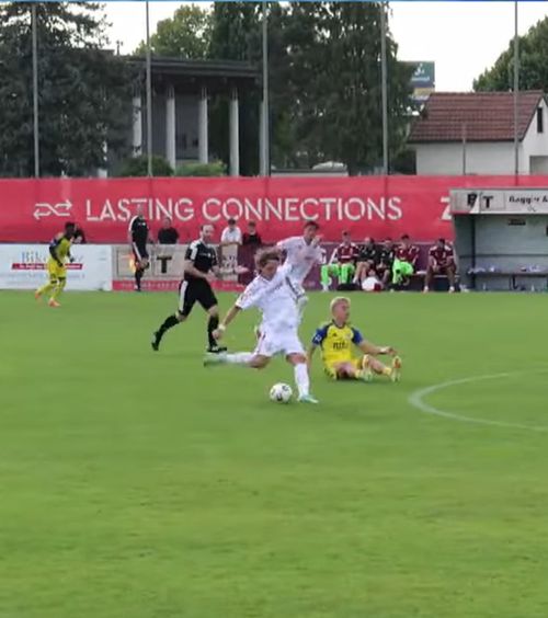 Gol de la peste 60 de metri!    FOTO.  Cătălin Vulturar   a marcat un eurogol  în amicalul cu Kosice. Rapidul a fost egalat la ultima fază