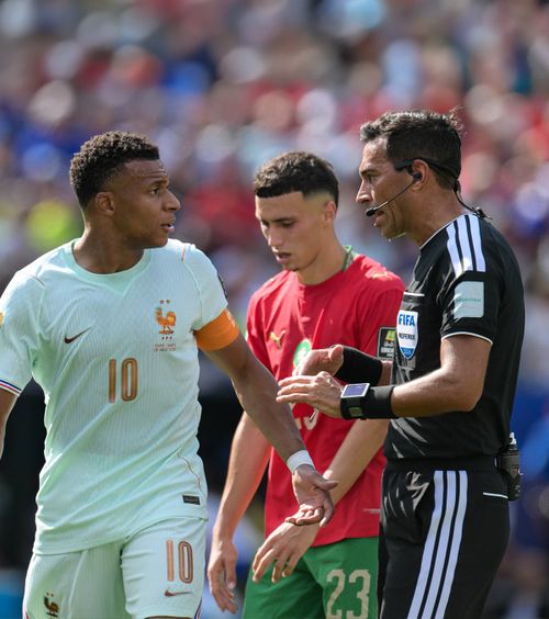 „M-a dat peste cap”  Mbappe nu a înțeles   așteptarea  îndelungată de la penalty-ul ratat cu Maroc: „De-asta am ratat” » Francezul, apărat de Haaland