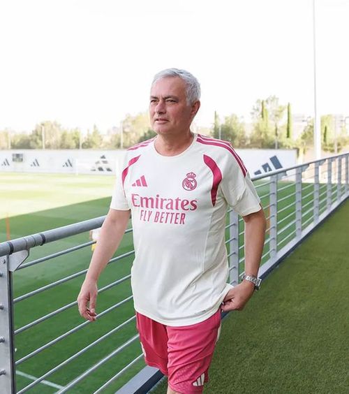Mou a surprins la prima apariție    FOTO:  Alegerea antrenorului de la Real Madrid și metafora din spatele ceasului de 20.000 de euro:   „Zdrobește orice nu e construit să reziste”