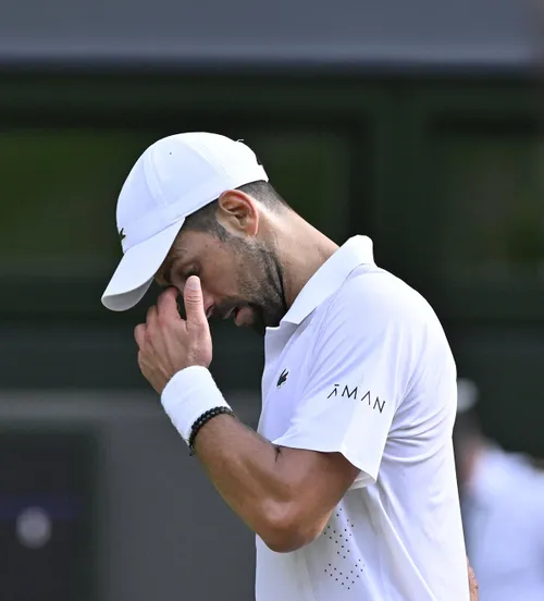 „Începe să mă deranjeze!”  Novak Djokovic, izbucnire rară în fața   jurnaliștilor sârbi:  „M-am săturat să vorbesc mereu despre asta”