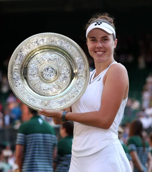 Triumf istoric la Wimbledon    VIDEO.   Jucătoarea care a învins-o pe Sorana Cîrstea a cucerit   primul trofeu de Grand Slam  la 21 de ani!