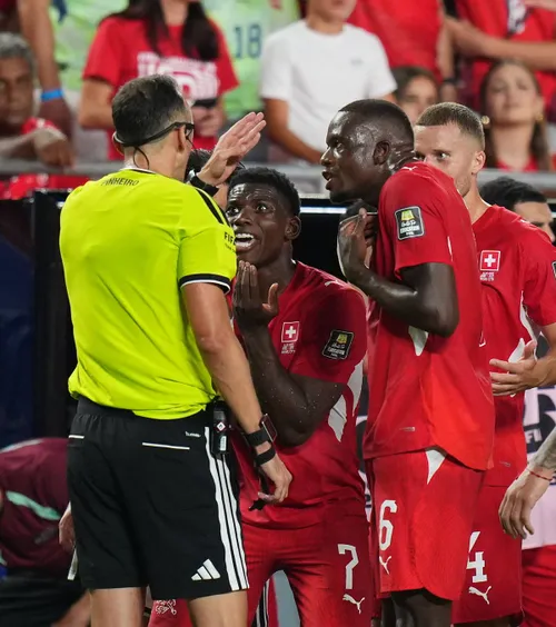 De ce s-a implicat VAR la Argentina - Elveția    FOTO:     Noua regulă pentru care a intervenit  asistentul video a decis a doua semifinalistă la CM!