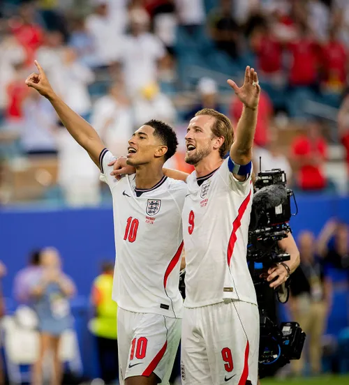 Câți bani iau englezii la titlu  Insularii pregătesc o sumă uriașă dacă repetă performanța mondială după 60 de ani.   Tuchel, bonus din 7 cifre!