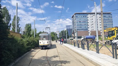 FOTO | Primele teste pe linia de tramvai modernizată de pe Bulevardul Expoziției. Vehiculele Tatra au circulat pe șinele noi înainte să iasă la pensie