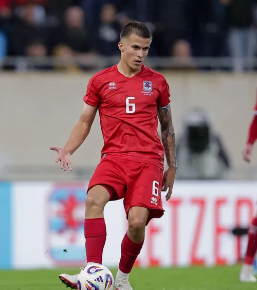 Dinamo, acord cu Benfica  „Câinii” au pus   jumătate de milion de euro  pe masă pentru un internațional » De ce ezită jucătorul