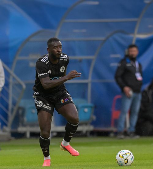 Macalou, victima rasismului     FOTO.    Amenințări și jigniri  primite de jucătorul lui U Cluj după ce a ratat penalty-ul care a decis Supercupa. Cum a reacționat clubul