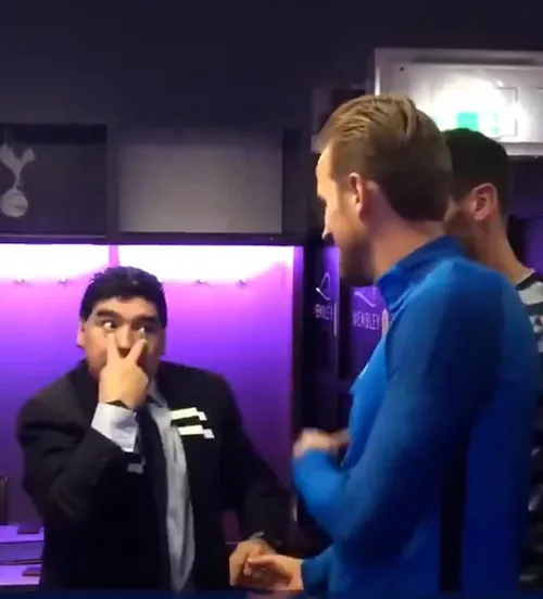 Gestul lui Maradona îl poate costa Mondialul pe Messi     VIDEO.  Imagini de la momentul care a declanșat un   efect de domino  și poate afecta Anglia - Argentina!