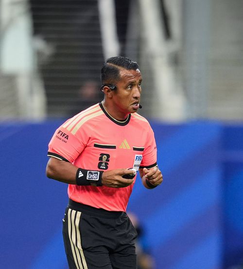 Arbitrul a comis-o 😅     FOTO.  Gafa de la   Franța - Spania.  Fanii nu l-au iertat