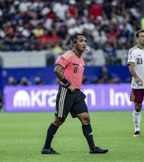 Cine este Ivan Barton  Arbitrul criticat de Deschamps după semifinala Franța - Spania e adeptul unui   principiu care amintește de Mircea Lucescu