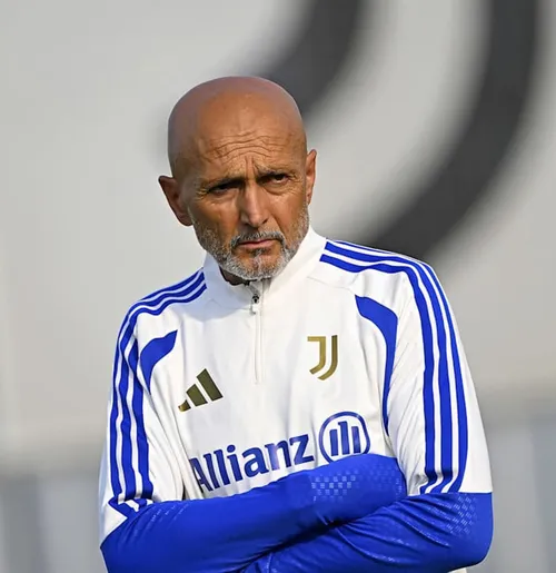 „Preferă să moară de cald”  Antrenorul lui Juventus, cu mânecă lungă la 35 de grade pentru   a nu i se vedea tatuajul:  „Și-a amintit că trebuie să-l acopere”