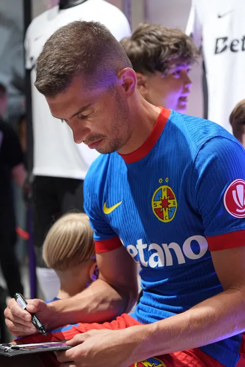 Cum arată noile tricouri ale lui FCSB     FOTO     Culoare inedită  pentru al treilea echipament + fonturi ca Sevilla