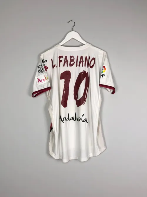 Echipamentul Sevillei 2006-2007, al cărui font seamănă cu cel de la FCSB