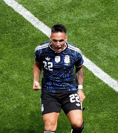 De ce va juca Argentina finala CM    Secretele campionilor în fața Angliei:  schimbările lui Scaloni, filosofia „Nu cedăm niciodată” și Messi
