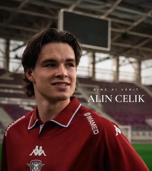 Rapid, transfer de la Genoa  Giuleștenii l-au prezentat   într-un nou echipament de joc:  e singurul tricou cu sigla clasică