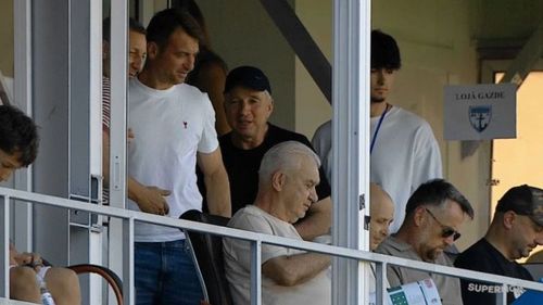 Dan Petrescu, prezent la meciul Voluntari - Botoșani. Capturi Digi Sport (4).jpg