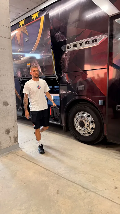 FCSB, cum arata noul autocar FOTO Vlad Nedelea GOLAZO (12).jpeg