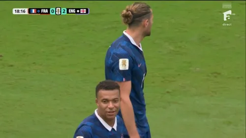 Mbappe, surprins în timp ce zâmbește după ce Anglia a marcat golul de 2-0 FOTO Captură video Antena 1