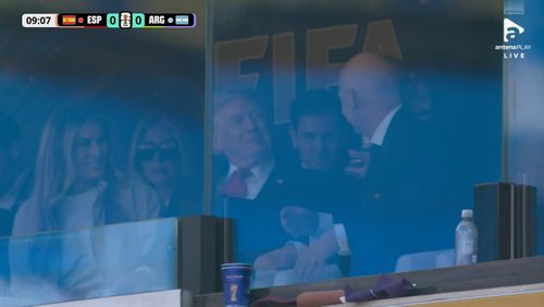 Cupa Mondială a ajuns în loja lui Donald Trump FOTO Captură video Antena 1