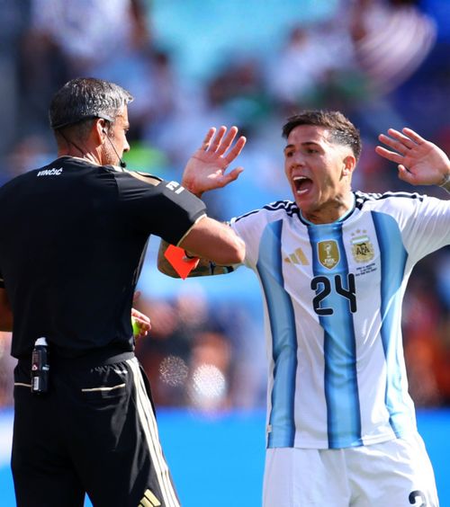 Agresivitatea, pedepsită!    FOTO.  Argentina, în inferioritate în finala Mondialului. Faultul pentru care   Fernandez a fost eliminat în minutul 90+3