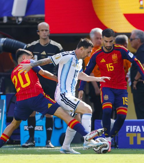 Argentina, zero în atac: 0-12 în finală!    Nu s-a mai văzut un astfel de ultim act în istoria CM.  Echipa lui Messi, niciun șut pe poartă 120 de minute. Spania a copleșit-o!