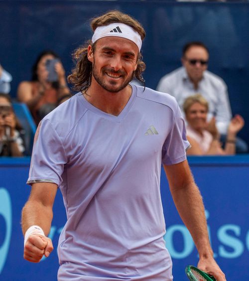Triumf după 16 luni de secetă  Tsitsipas a ridicat trofeul la Gstaad după   o săptămână perfectă  pe zgura elvețiană