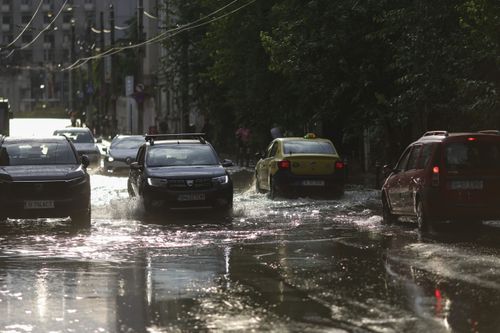 “Închideți ferestrele, curățați rigolele!” 5 semne de exclamație de la ISU București-Ilfov pentru vijelia anunțată azi de ANM, care a emis cod portocaliu de vreme rea în oraș
