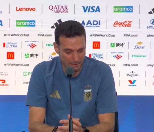 Scaloni, înecat în lacrimi    FOTO.  Selecționerul Argentinei s-a oprit brusc din declarații și a plecat plângând:   „Mă doare sufletul”