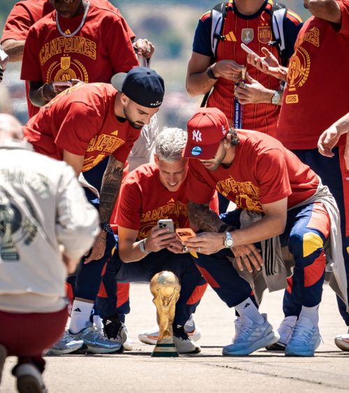Fiesta la Madrid!    VIDEO+FOTO:  Spectacol la   sărbătoarea  campionilor. Yamal a fost încoronat, Ferran l-a copiat pe Trump + Cadou pentru Luis de la Fuente