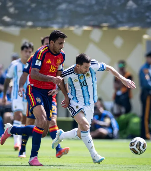 Messi, cel mai bun de la Mondial!    Două jurii independente l-au plasat peste Rodri,  deși FIFA i-a acordat trofeul spaniolului »   Votează și tu MVP-ul CM 2026!