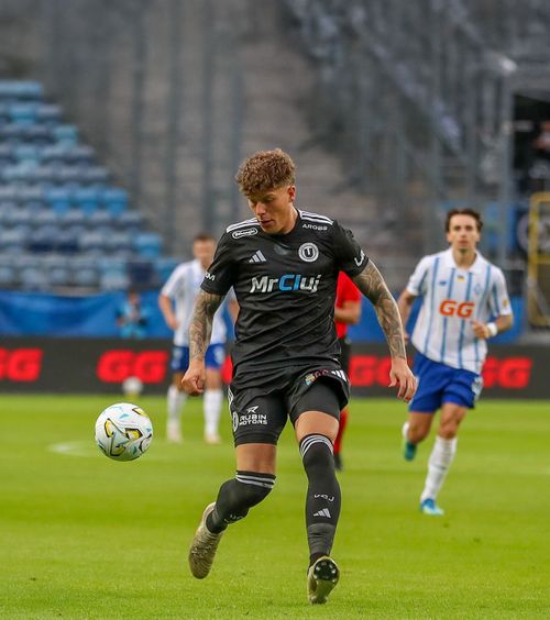 Vândut de 20x mai scump!  Internaționalul român ar urma să fie   transferat în Anglia,   după doar 7 luni în Liga 1! Cifrele mutării