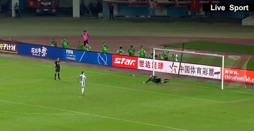 Golul din penalty marcat de Nicolae Stanciu cu Henan Songshan Longmen. Foto: captură X/@football_t69515