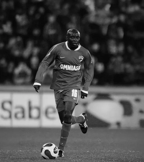 Doliu la Dinamo    A murit George Blay, la doar 45 de ani  » Fostul fundaș a câștigat titlul cu alb-roșiii în 2007