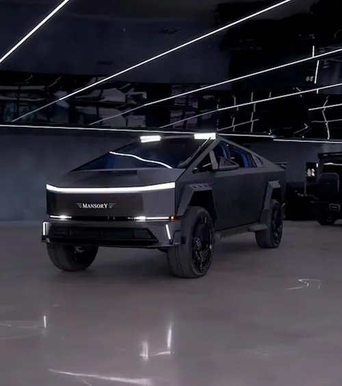 „O nouă navă spațială pentru copilul-problemă”    FOTO:  Jake Paul și-a cumpărat un model   Tesla Cybertruck modificat.  Costă peste 300.000 de dolari